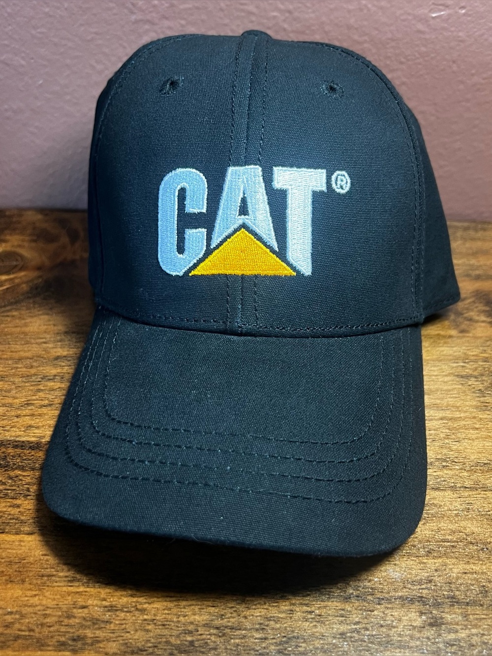 Classic baseball cap in black with an embroidered Caterpillar/CAT logo